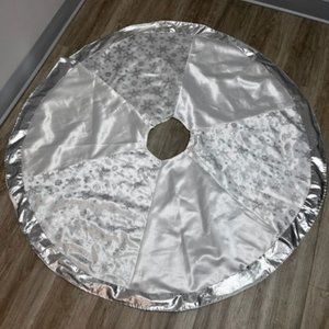 Silver & White Christmas Tree Skirt
